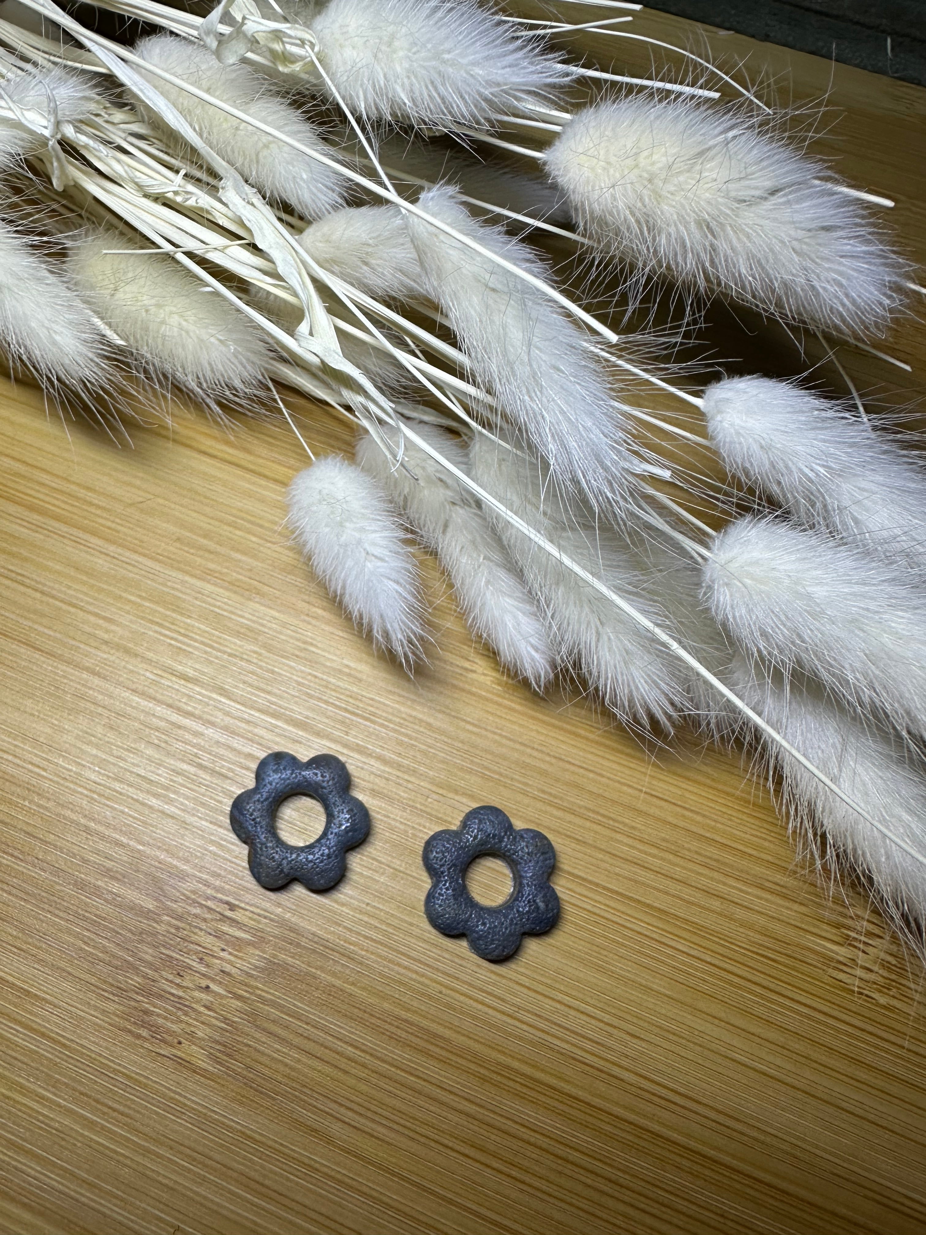 Pampilles fleurs grise texturé et mat