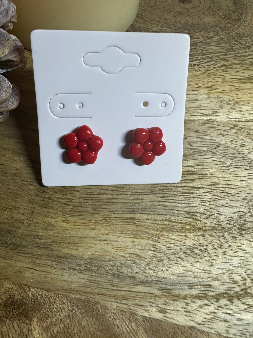 Boucle d’oreille fleur rouge tige argenté
