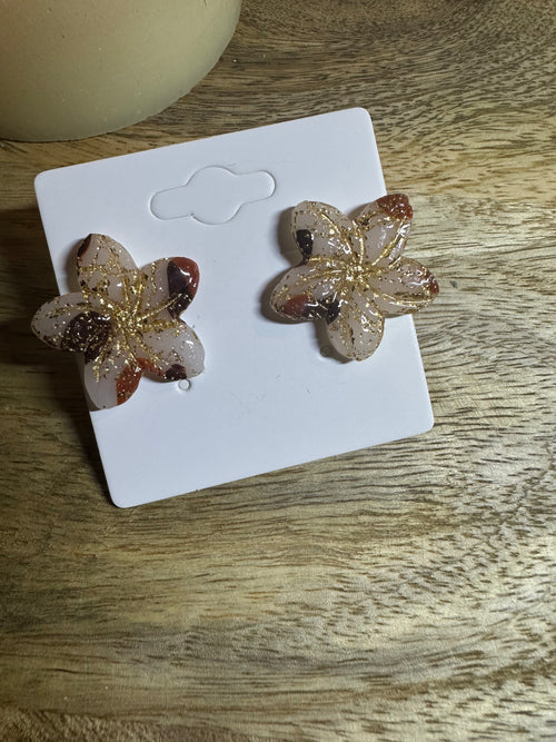 Boucle d’oreille fleur tige argenté