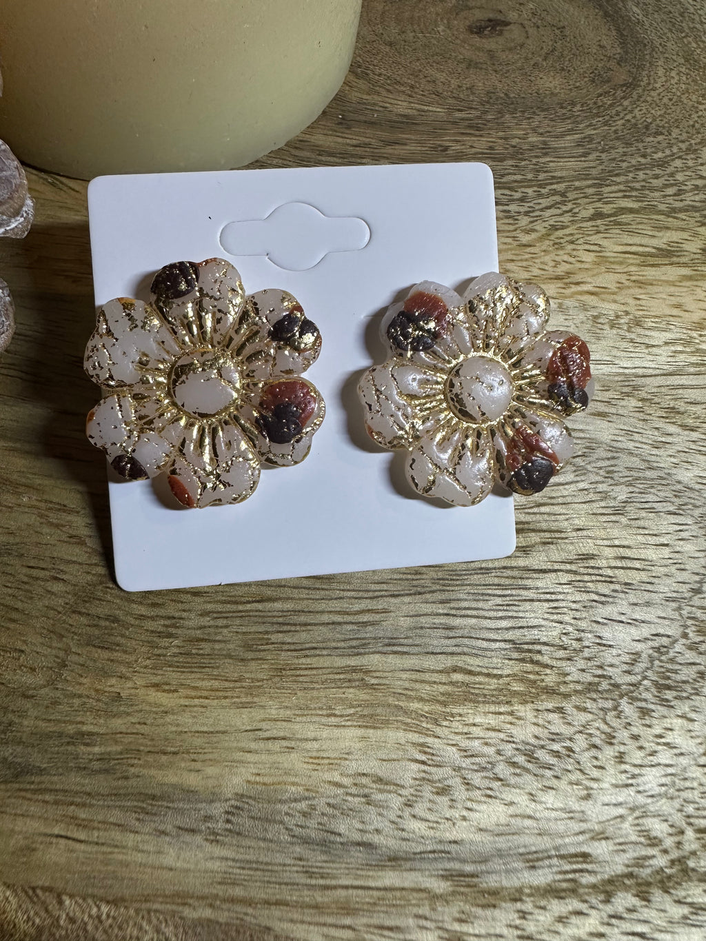 Boucle d’oreille fleurs tige argenté
