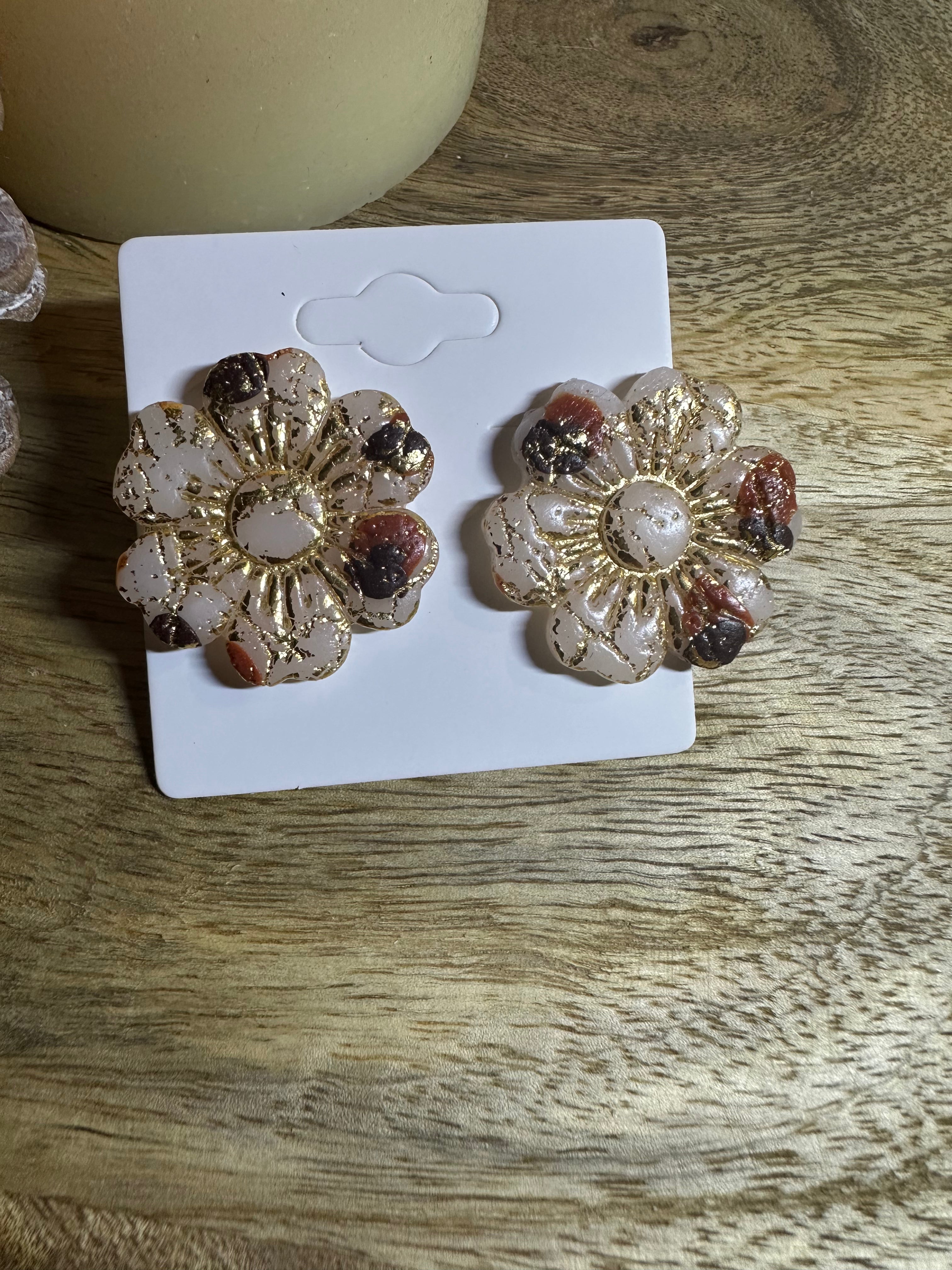 Boucle d’oreille fleurs tige argenté