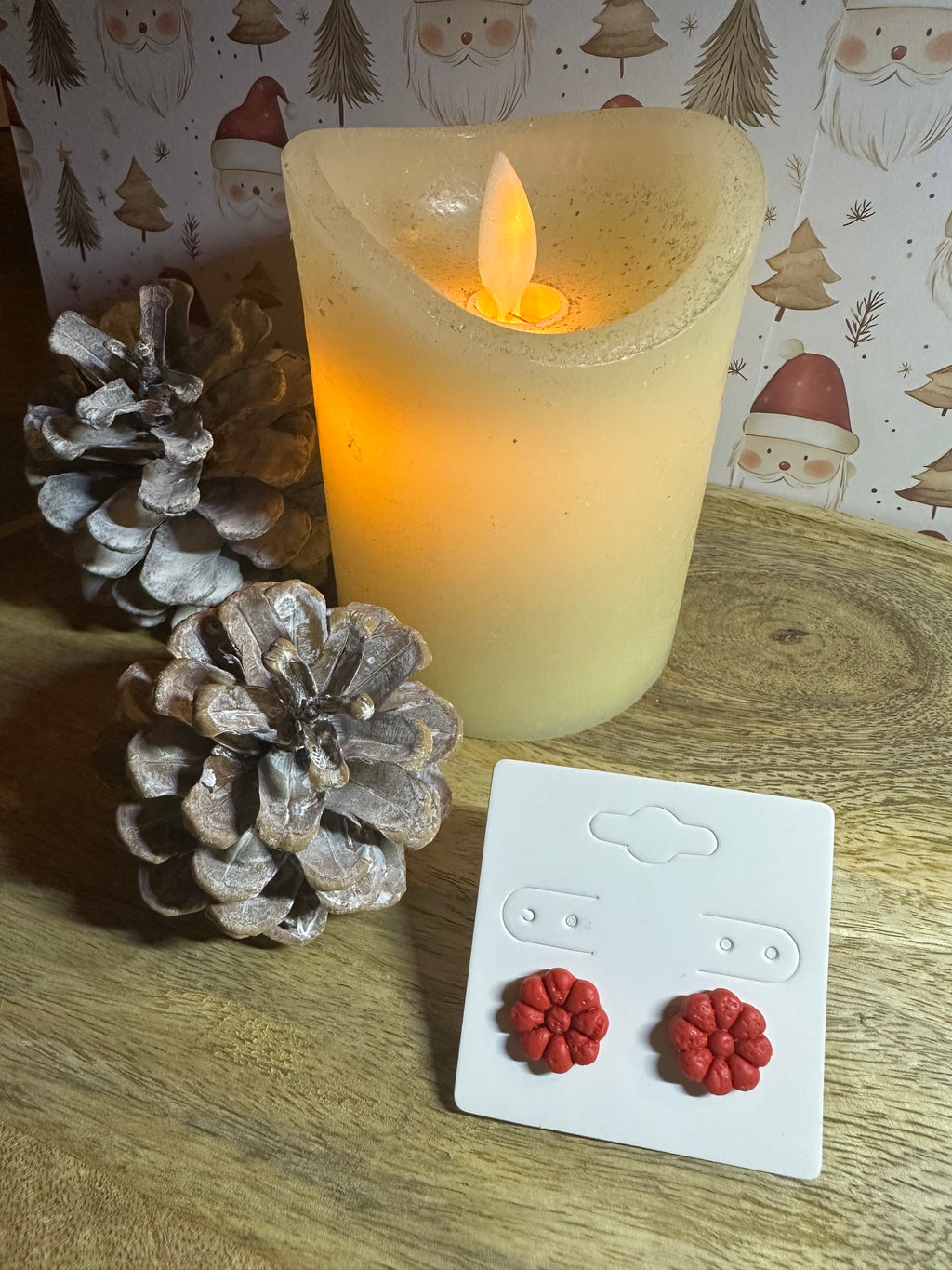 Boucle d’oreille rouge mat tige doré