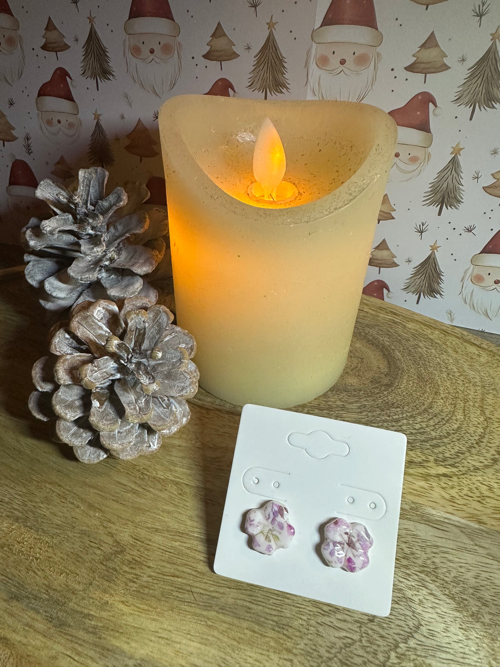 Boucle d’oreille trèfle fleurs violette tige doré