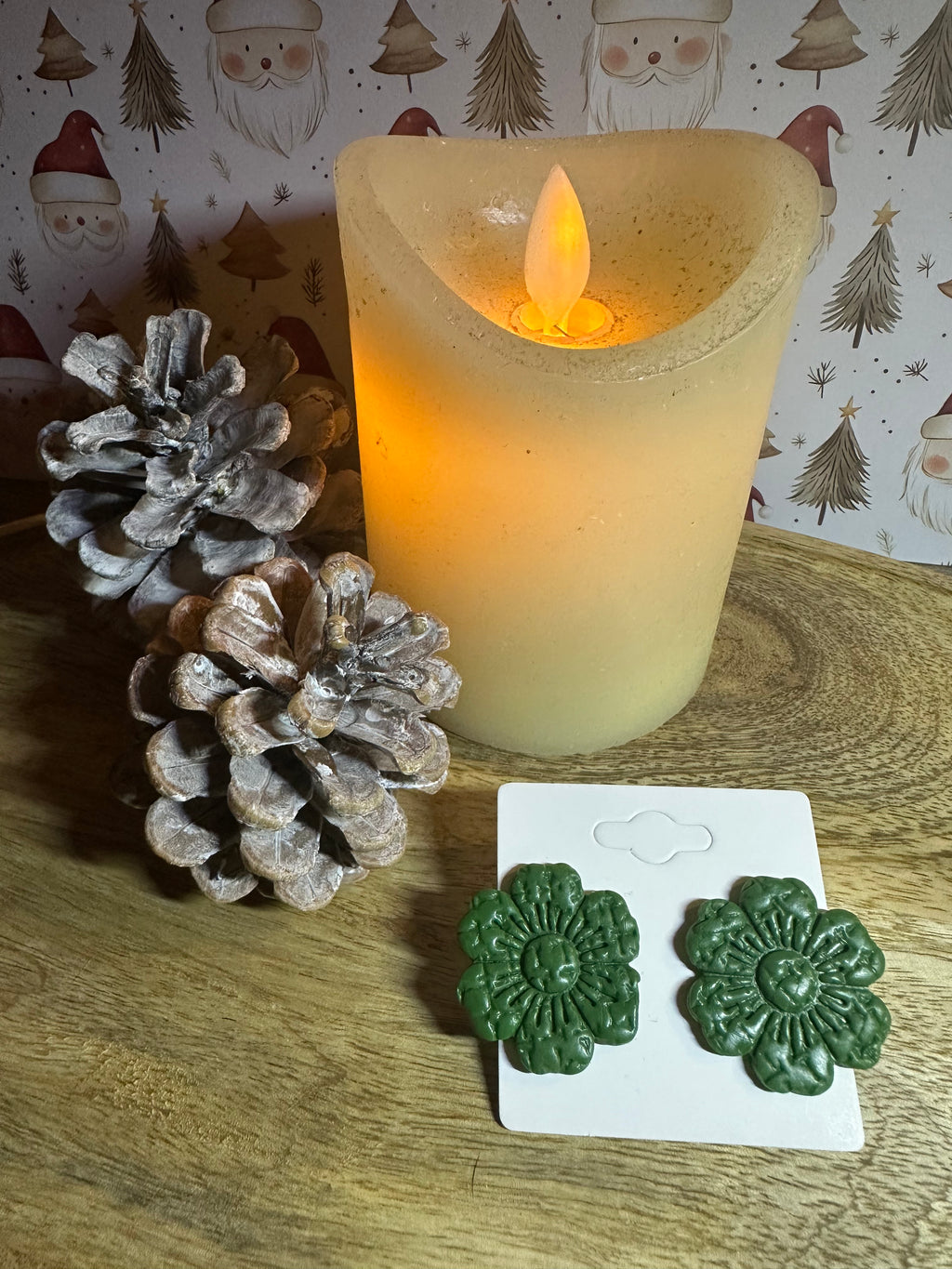 Boucle d’oreille verte mat texturé tige argenté