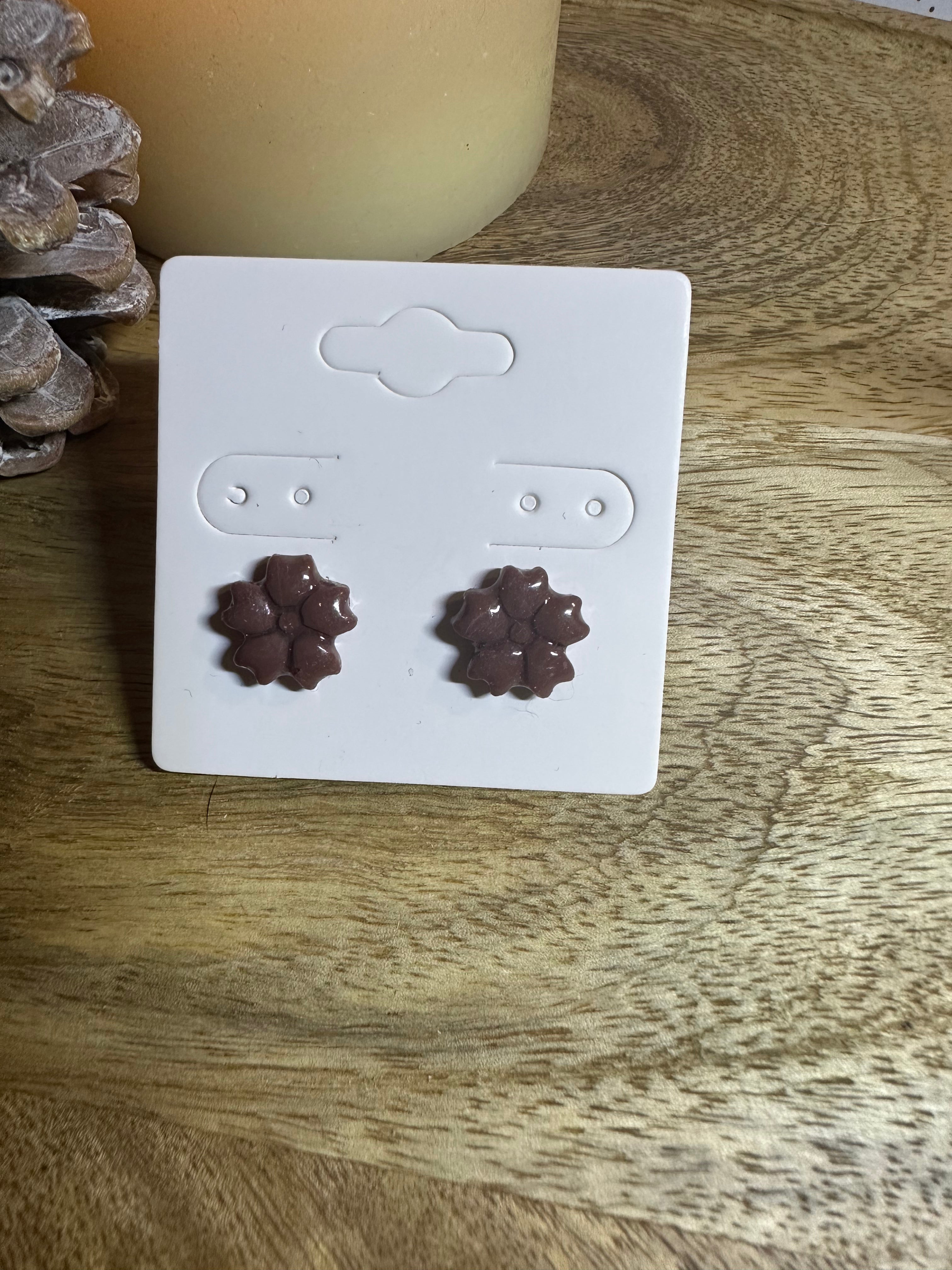 Boucle d’oreille marron tige argenté