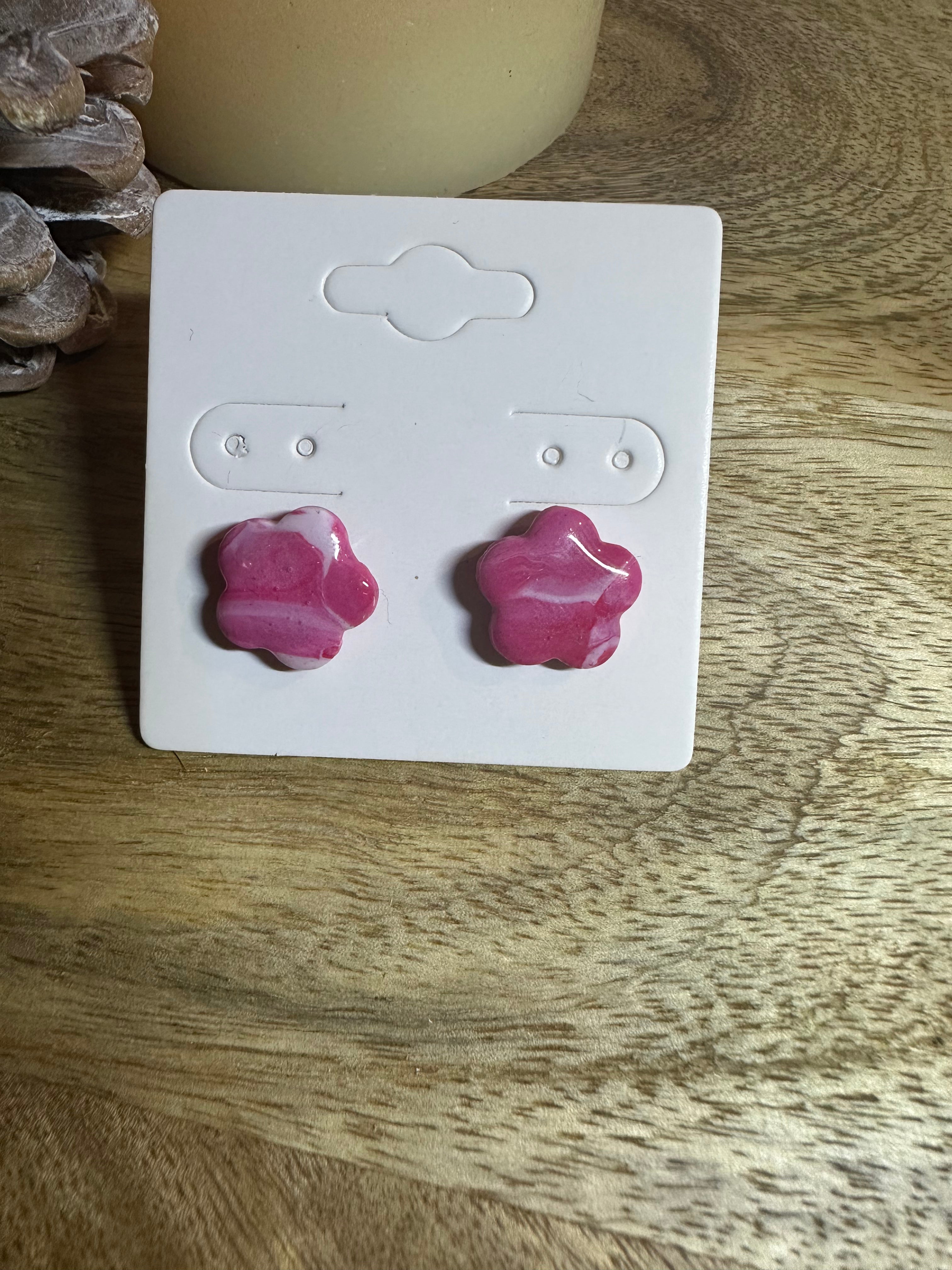 Boucle d’oreille marbre rouge tige doré