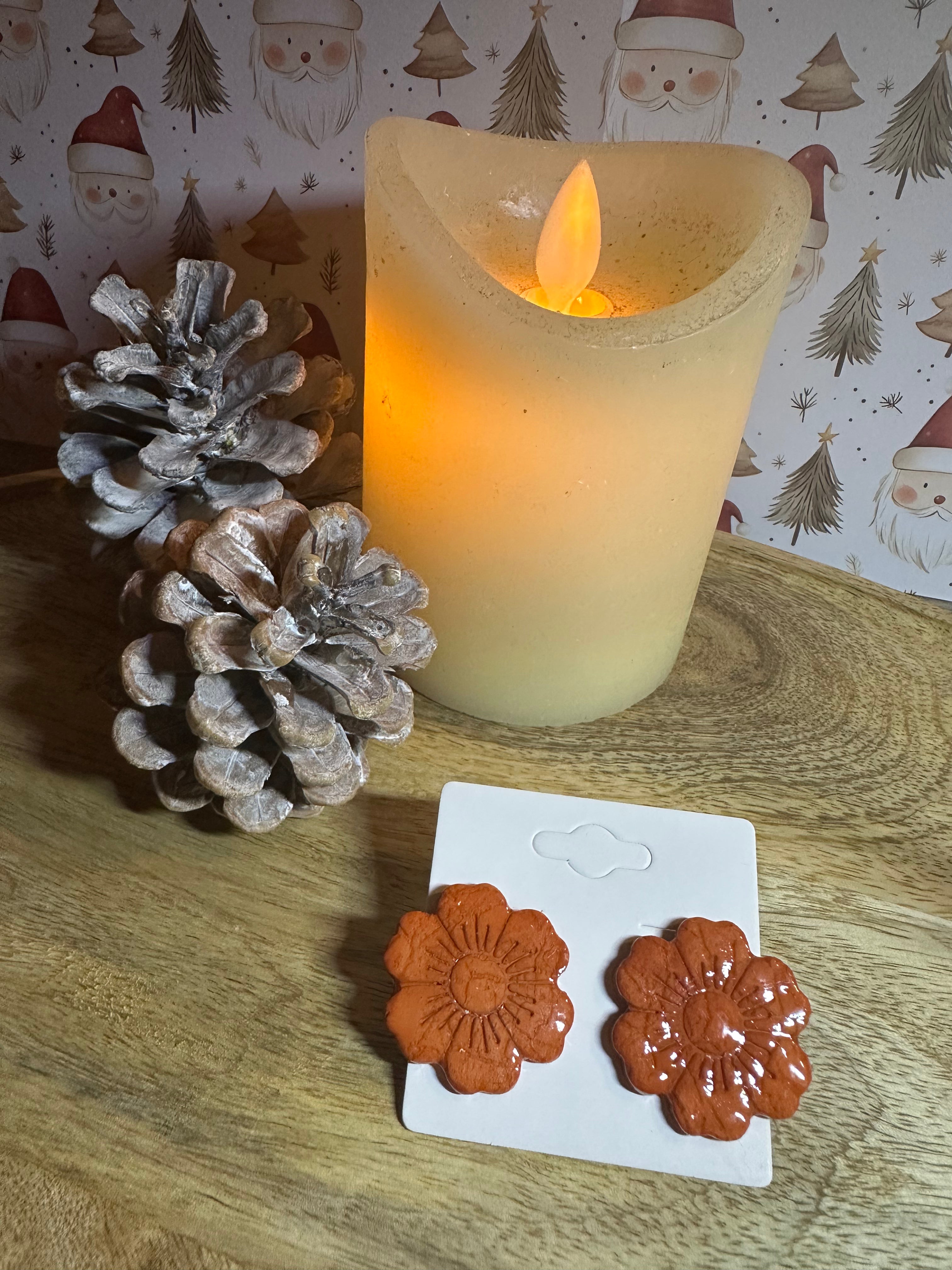 Boucle d’oreille fleur tige argenté