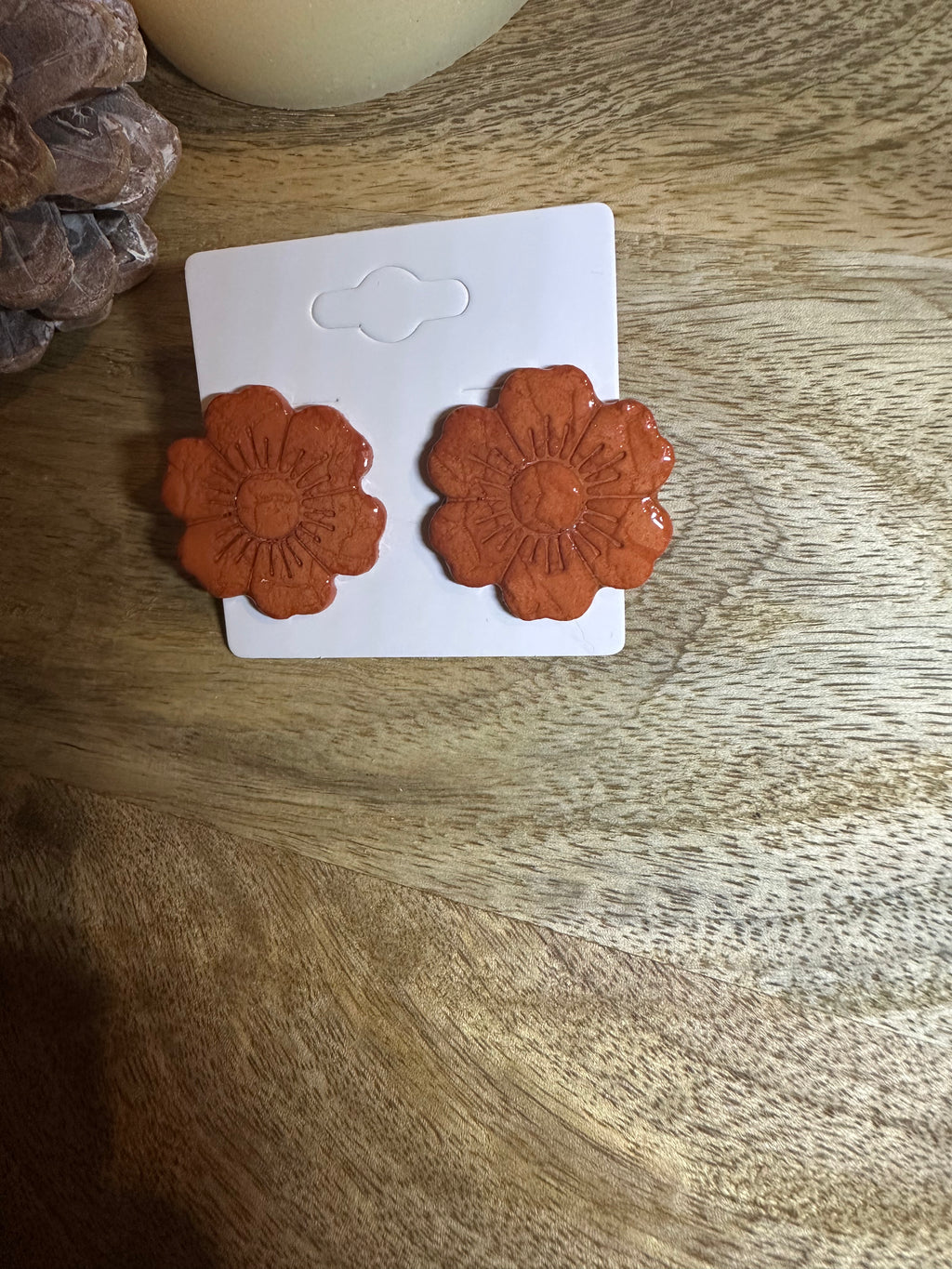 Boucle d’oreille fleur tige argenté