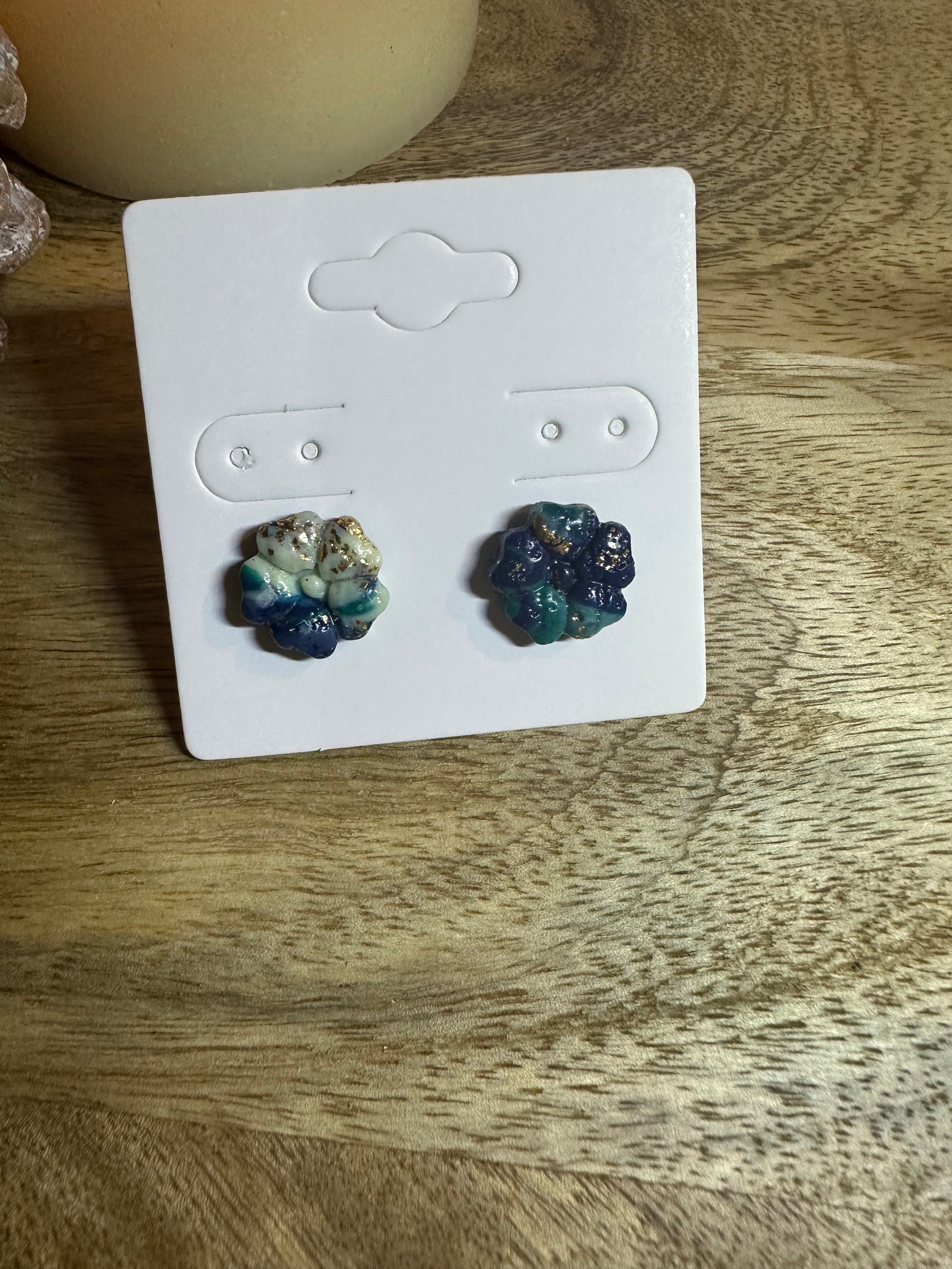 Boucle d’oreille bleu tige doré